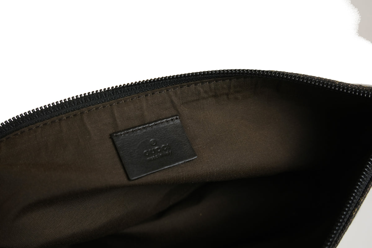 Interior lining and zipper of the Gucci Boat Pochette