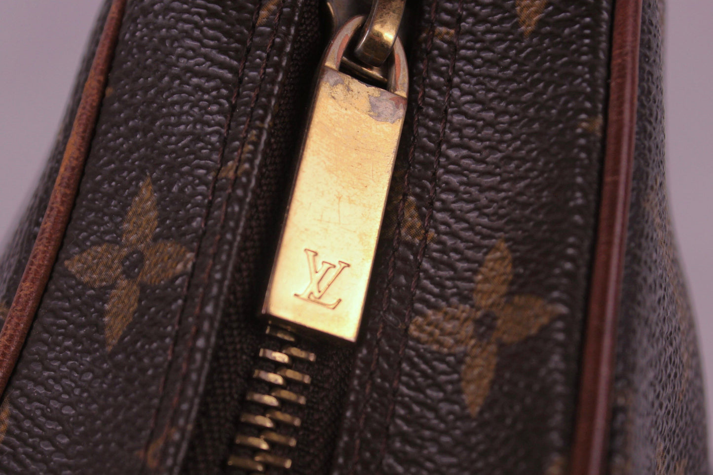 Louis Vuitton Croissant GM