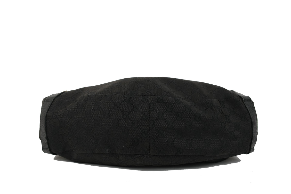 Onderkant van de zwarte Gucci-schoudertas